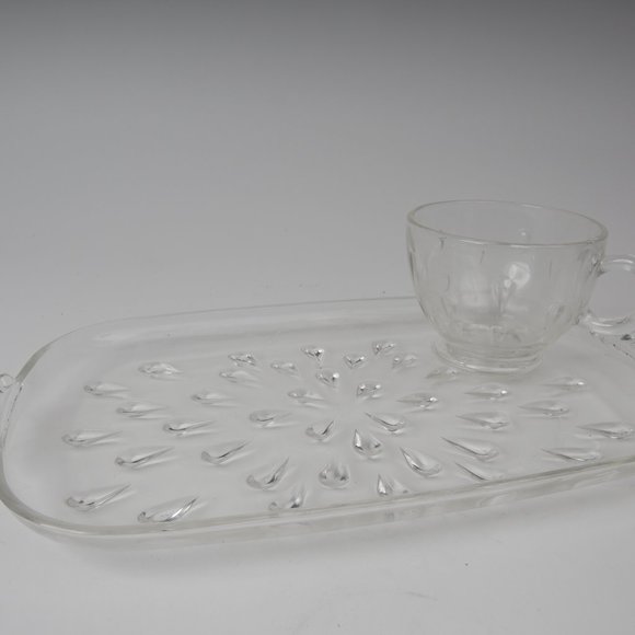 Hazel Atlas Informal Teardrop Clear 7 pc. Snack Set. - Picture 3 of 9